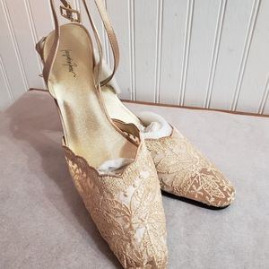 9 1/2 M  Jacqueline Ferrar Womens 2 3/4" Fancy Heels